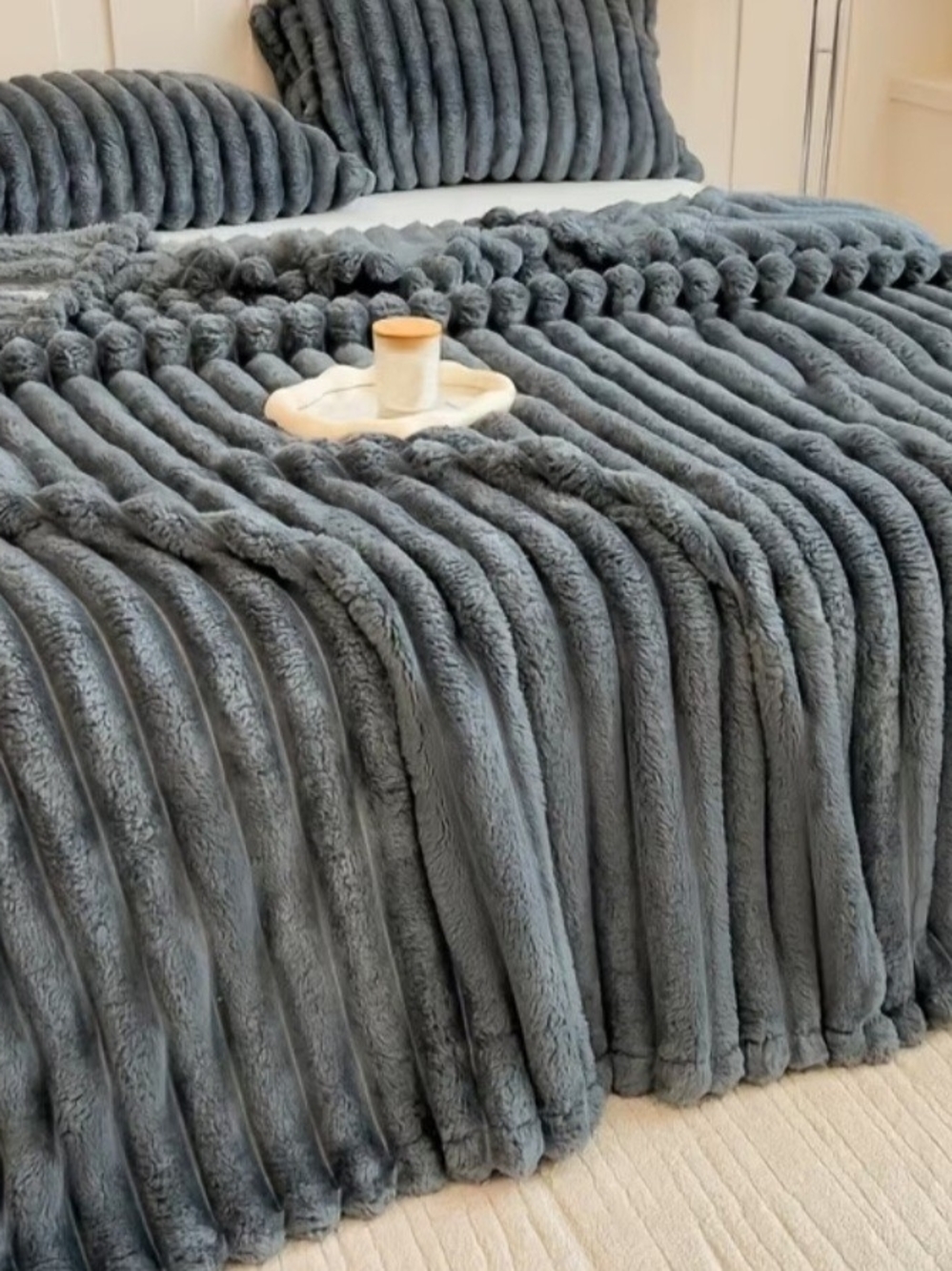 NWT LUXURIOUS Ribbed Faux Fur MINK Throw Blanket - Gray 200X230CM GIFT 🎁WRAPPED